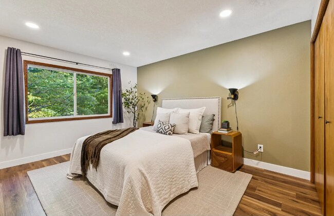 Building Photo - 2583 Pimlico Dr