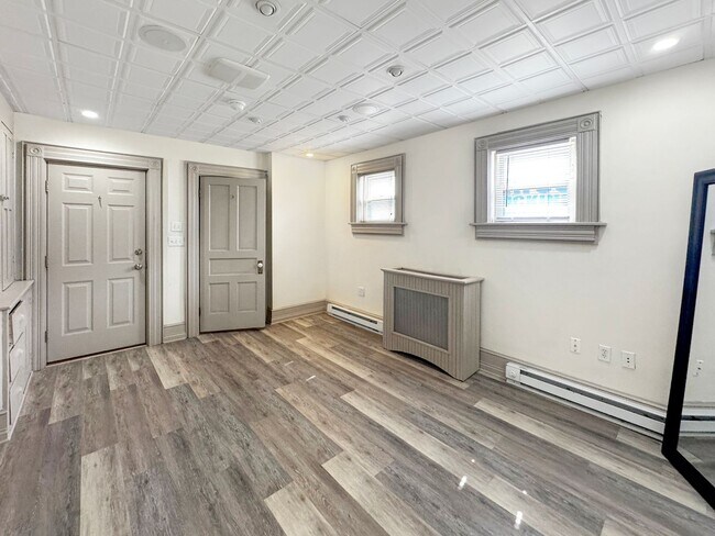 Building Photo - 144 Bloom St