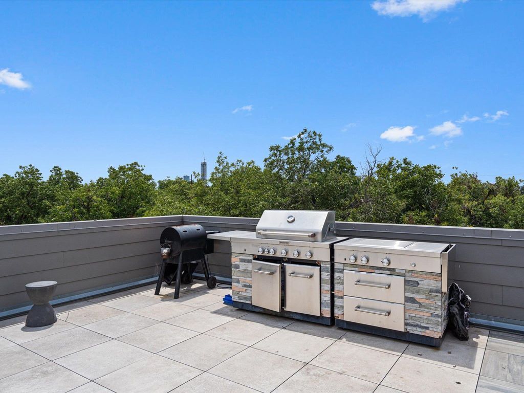 Community Rooftop Terrace - 2213 Poquito St