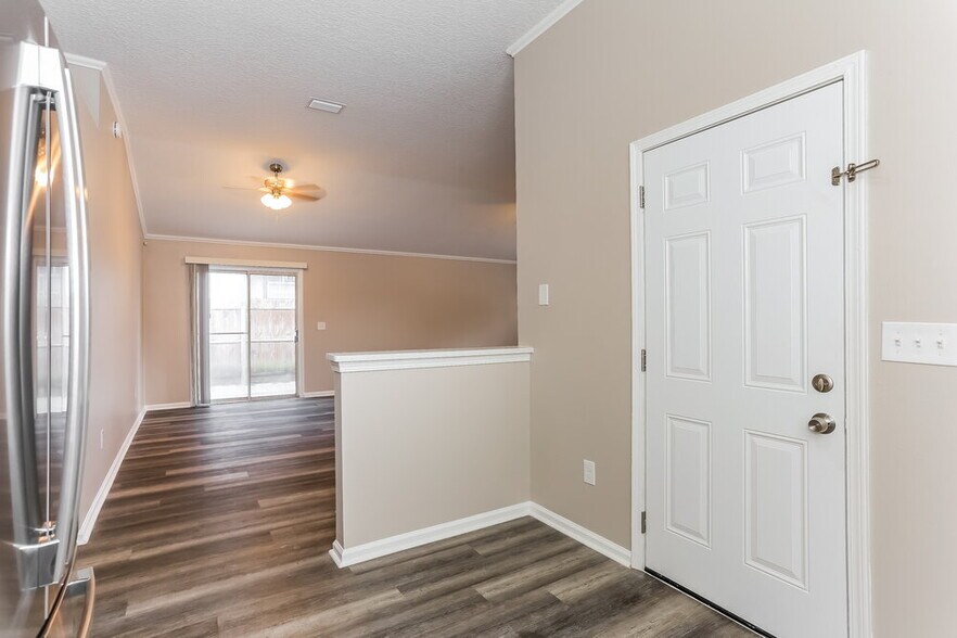 Building Photo - 3030 Caroline Crest Dr E