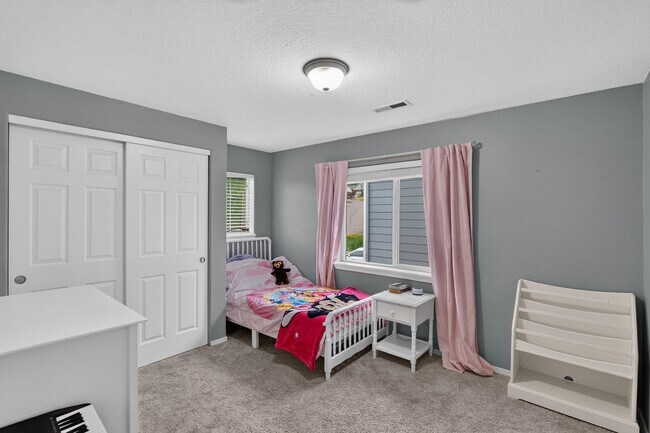 Building Photo - 3 Bedroom/2.5 Bath + Bonus Room & Outdoor living