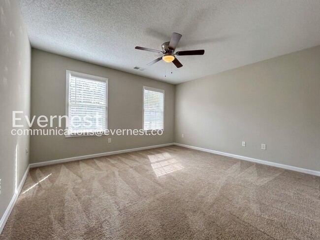 Building Photo - 321 Sadler Dr