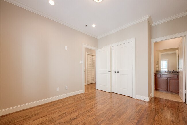 Building Photo - 232 Detering St