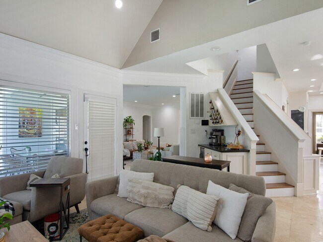 Building Photo - 25 Cokeberry St