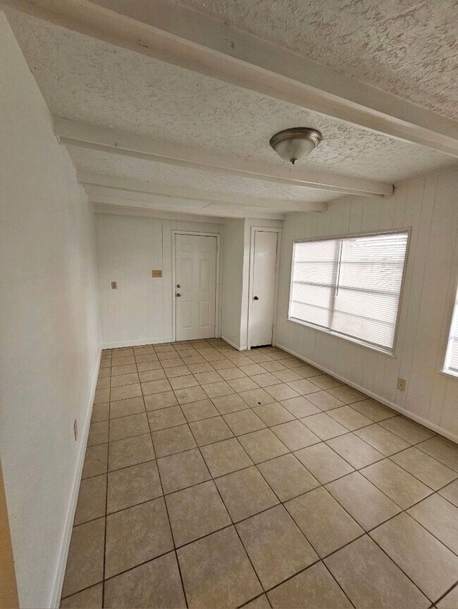 Building Photo - Biloxi 3 Bedroom