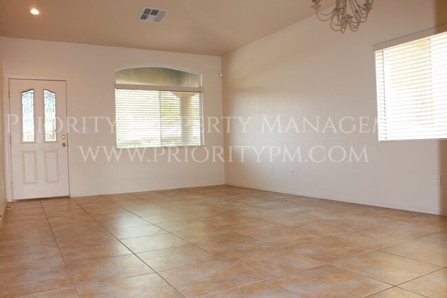 Building Photo - COMING SOON~~3 Bed ~ 2 Bath ~ 1600+ sq ft Single Story!