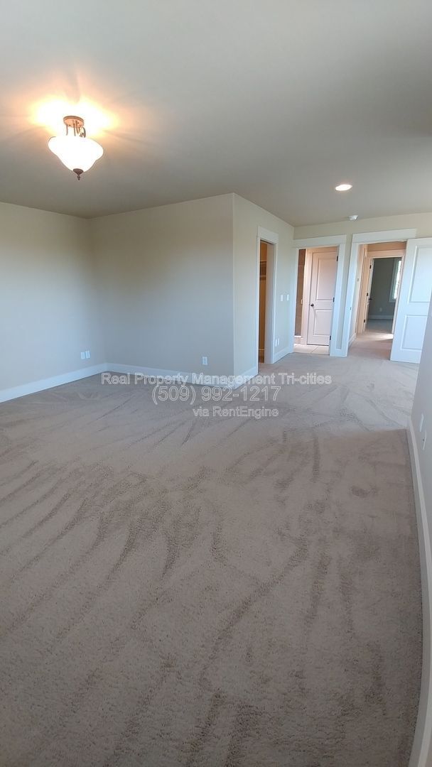 Building Photo - 459 Columbia Point Dr