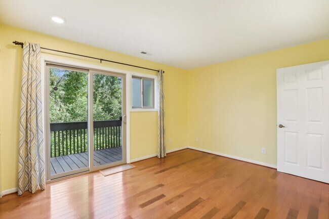 Building Photo - 4621 SW Caldew St