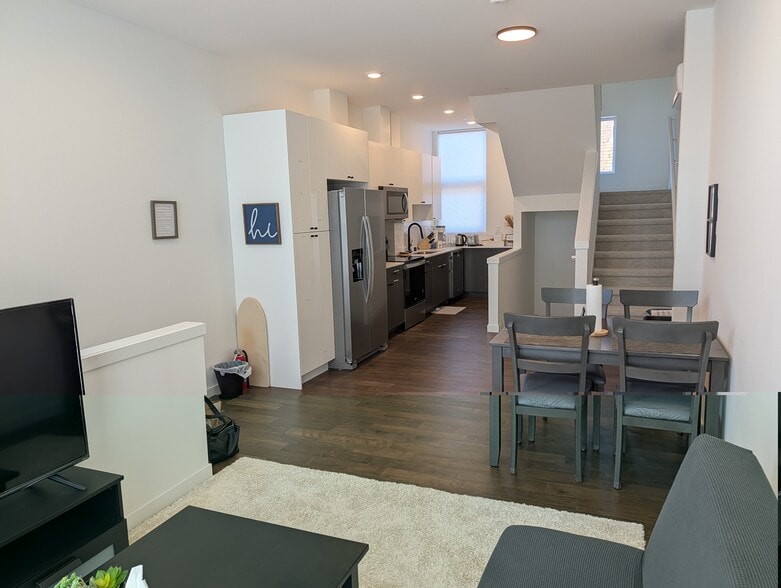 Building Photo - 2227 25th Ave S