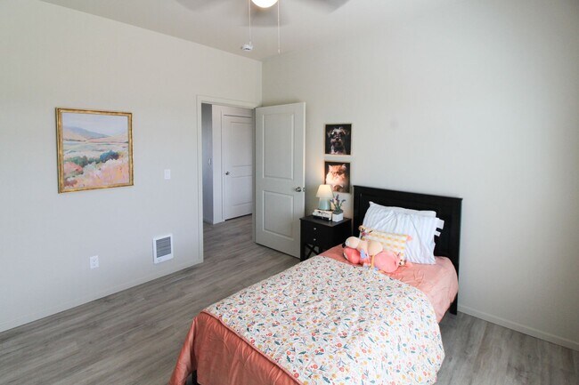 Building Photo - 2 bedroom, 2 bath apartment home in Othello