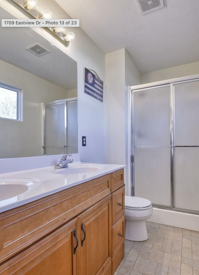 Building Photo - Live Close to It All in This 3 Bedroom Pap...
