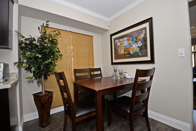 Building Photo - 2 Bedroom, 1 Bath - Lancaster Park /SODO