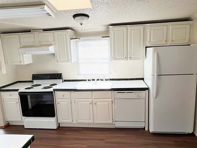 Building Photo - 1307 Speedway Dr