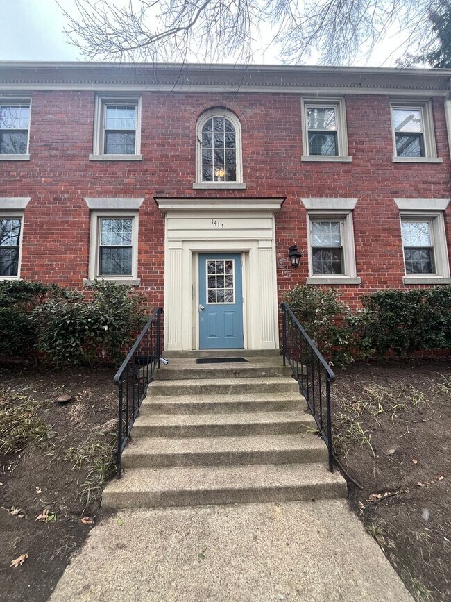 Building Photo - 1413 E Abingdon Dr