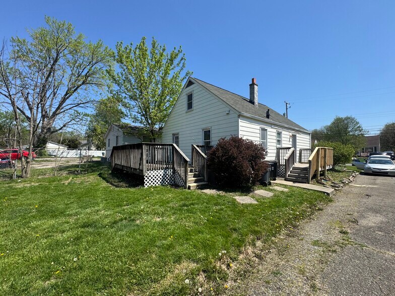 Building Photo - 475 Robinwood Ave