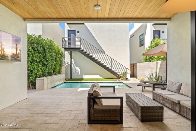 Building Photo - 6916 E 2nd St