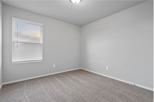 Building Photo - 10439 Lateleaf Oak