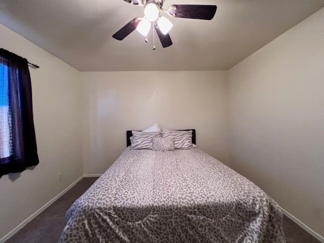 Building Photo - 3 Br 2Ba House with Garage and fenced yard**FURNISHED**