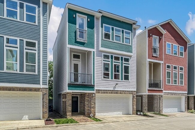 Primary Photo - 2116 Oatfield Dr