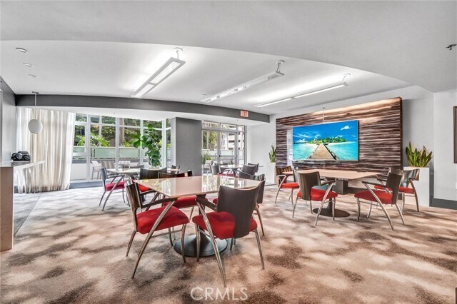 Building Photo - 411 W Seaside Way