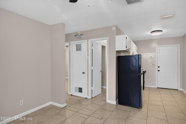Building Photo - 8067 Parental Cir