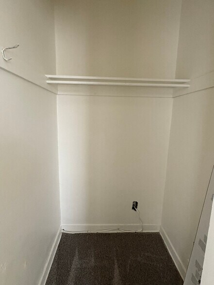 Building Photo - 1038 Buena Vista Dr SE