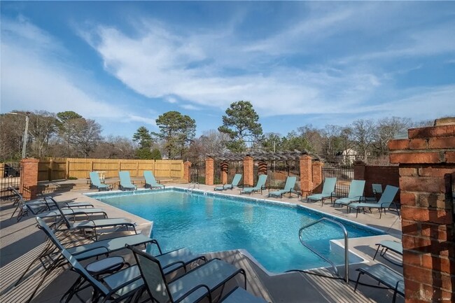 Building Photo - PRE-LEASING AUGUST 2026!