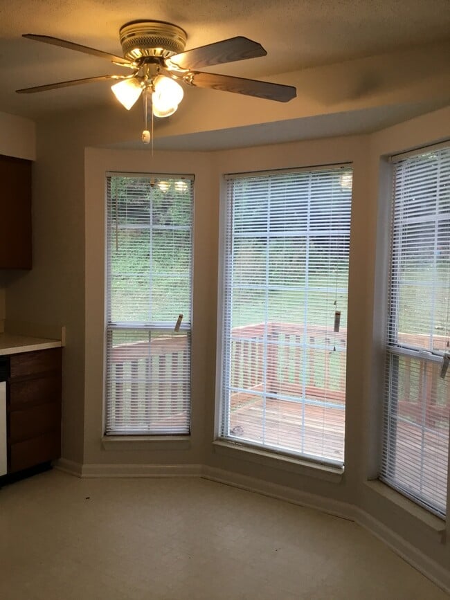 Building Photo - 3 Bedroom Home For Rent in Sango Area!
