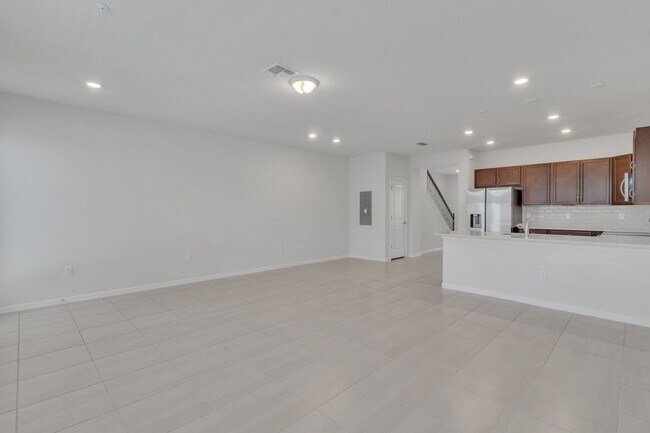 Building Photo - Luxurious Townhome in Lake Nona - A Perfec...