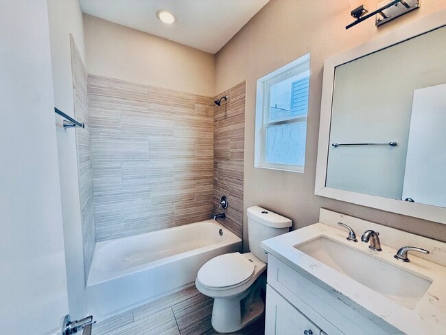 Building Photo - 2632 Bastrop St