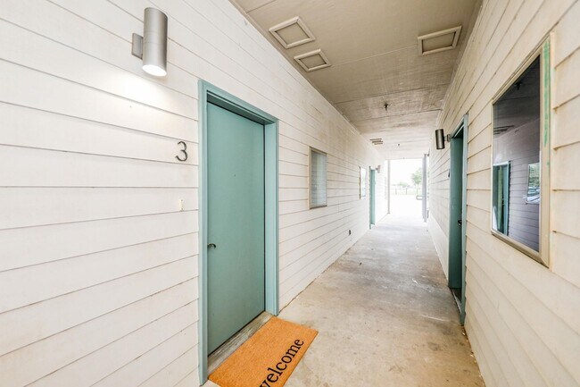 Building Photo - 1511 Don Camilo Blvd