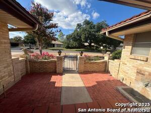 Building Photo - 706 Golfcrest Dr
