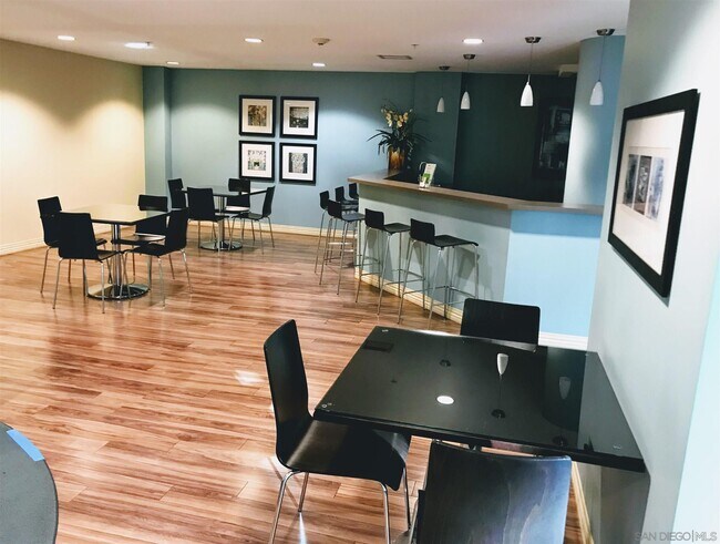 Building Photo - 475 Redwood St