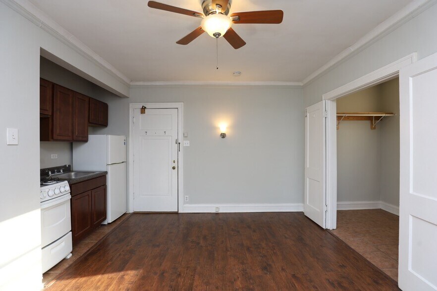 Building Photo - 4349 N Damen Ave