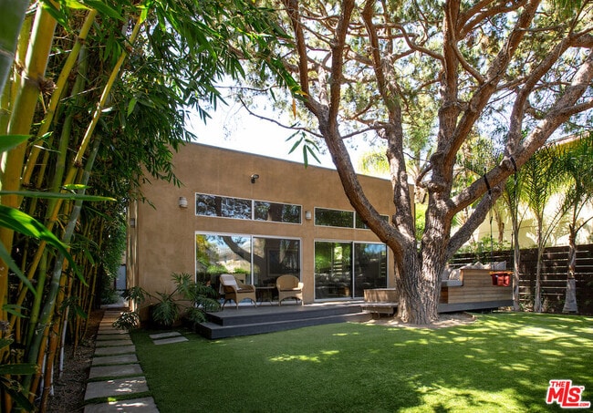 Building Photo - 639 Vernon Ave