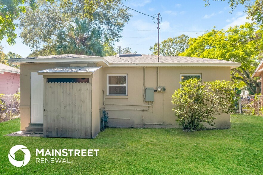 Building Photo - 2227 17th Ave S