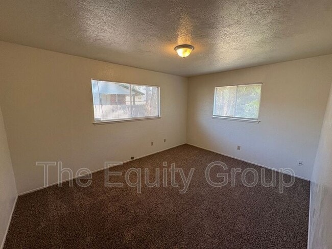 Building Photo - 542 S Redwood St