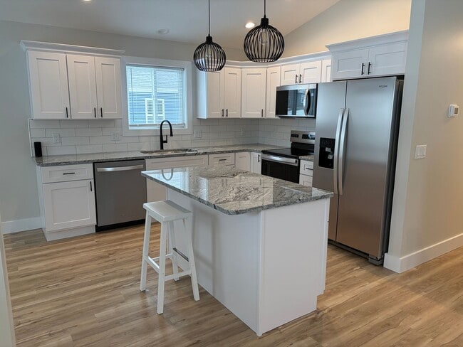 Building Photo - NEWLY BUILT CHARMING 3 BEDROOM HOME NEAR TOWN