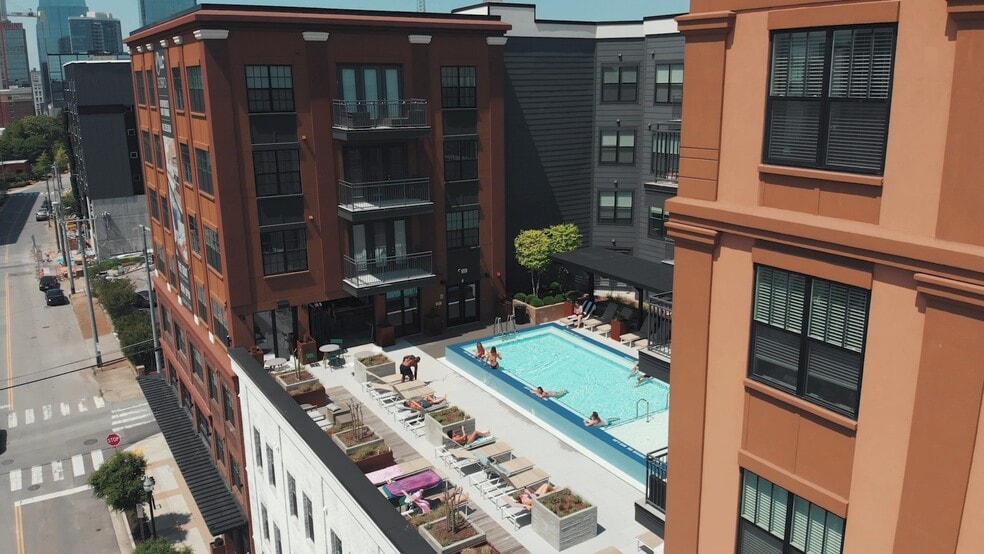 Building Photo - LC SoBro