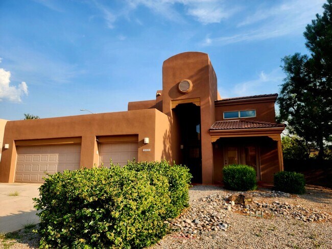 Primary Photo - 4 bedroom 2.5 bath far NE Heights