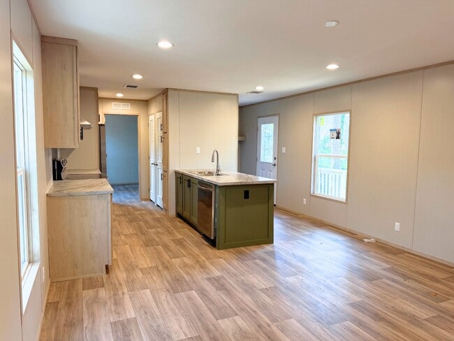 Building Photo - 52 Sutherland Ln SW