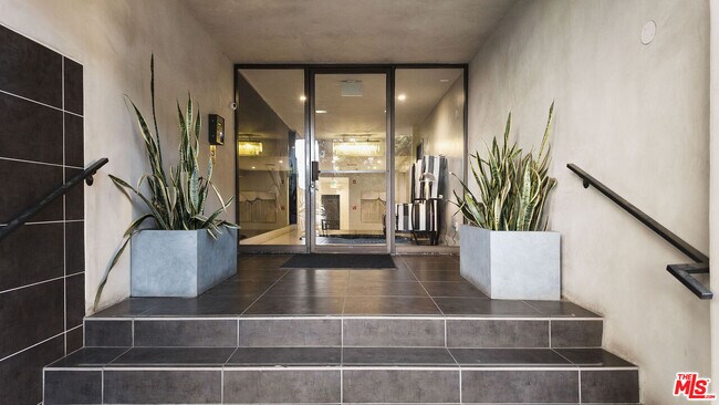 Building Photo - 8755 Shoreham Dr