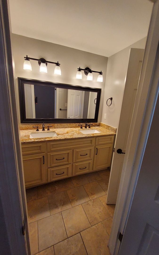 Building Photo - 1264 Yorkshire Dr