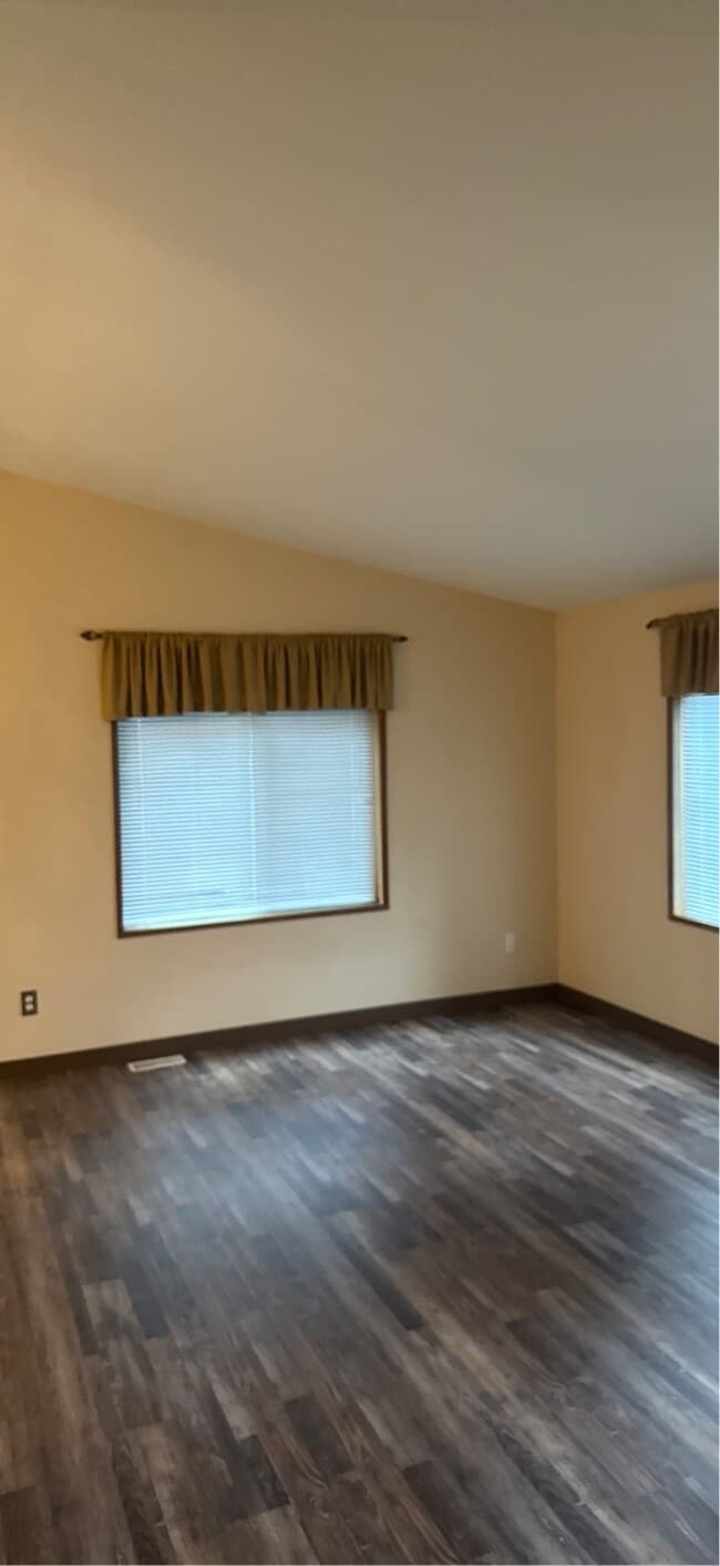 Building Photo - 103 SE 145th Dr