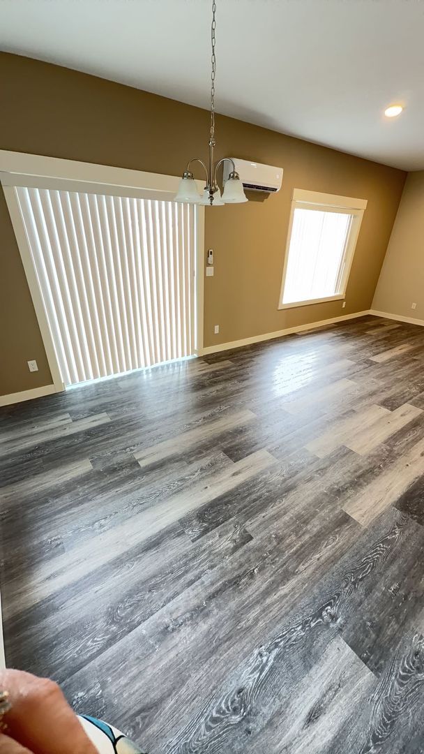 Building Photo - Chernishoff Seven Oak Luxury Duplex