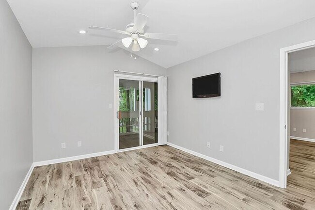 Building Photo - Bright 2BD/2BA Tennis Villa at Lake Norman!