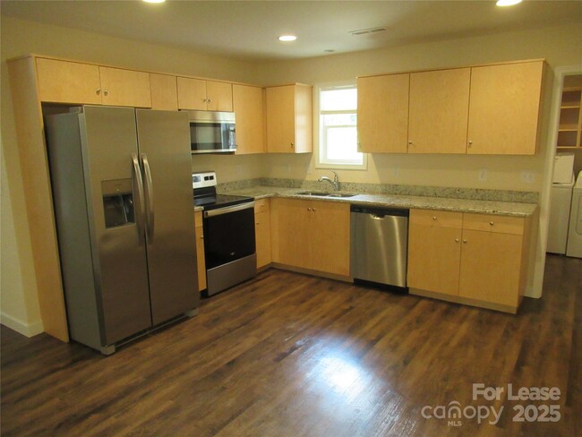 Building Photo - 3784 English Oak Dr