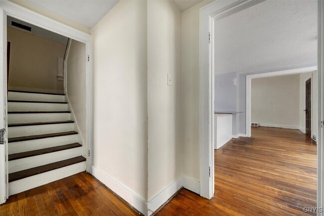 Building Photo - 1410 Fincke Ave