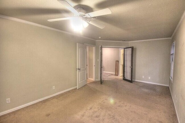 Building Photo - 1204 W Oltorf St