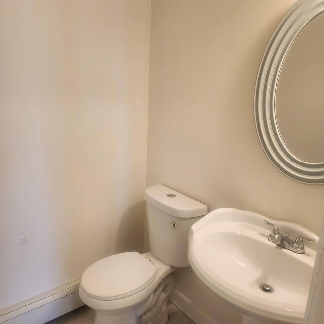 Building Photo - 34 Ashland St